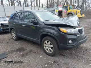 2013 Kia Sorento LX with VIN 5XYKTCA66DG417238, listed as a IAAI auction lot 41992513 with 166,134 mi miles. Bid and sale history available at carsss.com. Image 1.