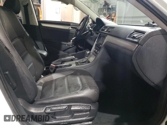 2019 Volkswagen Passat Wolfsburg Edition z VIN 1VWLA7A36KC000255, wystawiony jako Copart lot #45758675 z przebiegiem 74 266 mil mil oraz Szkoda całkowita • Salvage title. Historia ofert i sprzedaży dostępna na DreamBid. Obrazek 7.