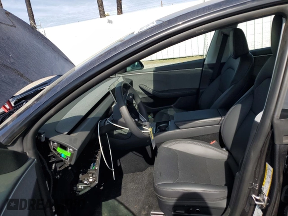 2024 Tesla Model 3 z VIN 5YJ3E1EA5RF857757, wystawiony jako Copart lot #45758385 z przebiegiem 5364 mil mil oraz Szkody całkowita. Historia ofert i sprzedaży dostępna na DreamBid. Obrazek 7.