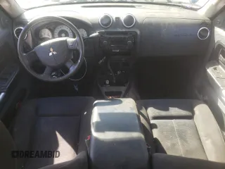 2006 Mitsubishi Raider Duro Cross z VIN 1Z7HC38K06S561639, wystawiony jako Copart lot #73588054 z przebiegiem 166 464 mil mil oraz Szkoda całkowita • Salvage title. Historia ofert i sprzedaży dostępna na DreamBid. Obrazek 8.