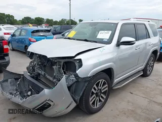 2017 Toyota 4Runner SR5 z VIN JTEBU5JR3H5427660, wystawiony jako IAAI lot #42477925 z przebiegiem 95 815 mil mil oraz . Historia ofert i sprzedaży dostępna na DreamBid. Obrazek 18.