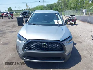 2025 Toyota Corolla Cross L z VIN 7MUAAAAG8SV129922, wystawiony jako IAAI lot #42275105 z przebiegiem 993 mil mil oraz . Historia ofert i sprzedaży dostępna na DreamBid. Obrazek 11.