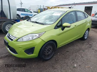 2013 Ford Fiesta SE z VIN 3FADP4BJ9DM184289, wystawiony jako IAAI lot #42110578 z przebiegiem 166 764 mil mil oraz . Historia ofert i sprzedaży dostępna na DreamBid. Obrazek 2.