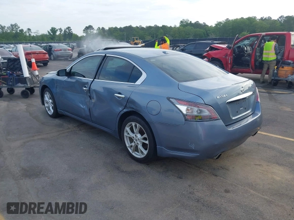 2012 Nissan Maxima SV z VIN 1N4AA5AP7CC805917, wystawiony jako IAAI lot #42070617 z przebiegiem 206 632 mil mil oraz . Historia ofert i sprzedaży dostępna na DreamBid. Obrazek 3.