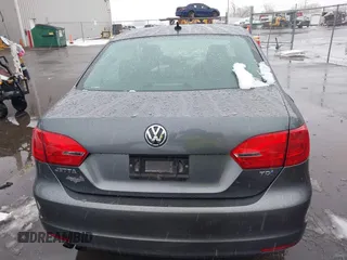2014 Volkswagen Jetta TDI w/Premium/Nav с VIN 3VWLL7AJ4EM332920, выставлен на аукционе IAAI как лот 41630948 с пробегом 148 754 миль миль и . История ставок и продаж доступна на DreamBid. Изображение 16.