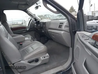 2003 Ford F-350 XL z VIN 1FTSW31PX3EB33845, wystawiony jako IAAI lot #42138067 z przebiegiem 397 266 mil mil oraz . Historia ofert i sprzedaży dostępna na DreamBid. Obrazek 5.