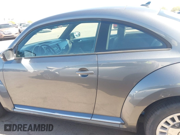 2014 Volkswagen Beetle 1.8T z VIN 3VWJ17AT9EM664866, wystawiony jako IAAI lot #42157223 z przebiegiem 36 381 mil mil oraz . Historia ofert i sprzedaży dostępna na DreamBid. Obrazek 15.