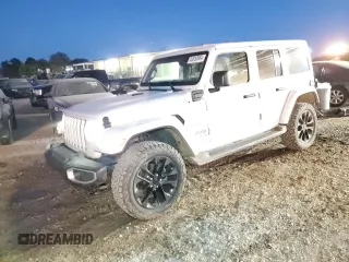 2021 Jeep Wrangler Unlimited Sahara z VIN 1C4JJXP67MW786368, wystawiony jako Copart lot #83850064 z przebiegiem 56 568 mil mil oraz Szkoda całkowita • Salvage title. Historia ofert i sprzedaży dostępna na DreamBid. Obrazek 1.