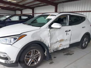 2018 Hyundai Santa Fe 2.4L z VIN 5NMZU3LB9JH083018, wystawiony jako IAAI lot #42205310 z przebiegiem 65 504 mil mil oraz . Historia ofert i sprzedaży dostępna na DreamBid. Obrazek 6.