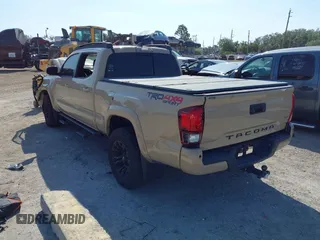 2018 Toyota Tacoma SR5 z VIN 3TMDZ5BN4JM039802, wystawiony jako IAAI lot #42300924 z przebiegiem 48 828 mil mil oraz . Historia ofert i sprzedaży dostępna na DreamBid. Obrazek 3.