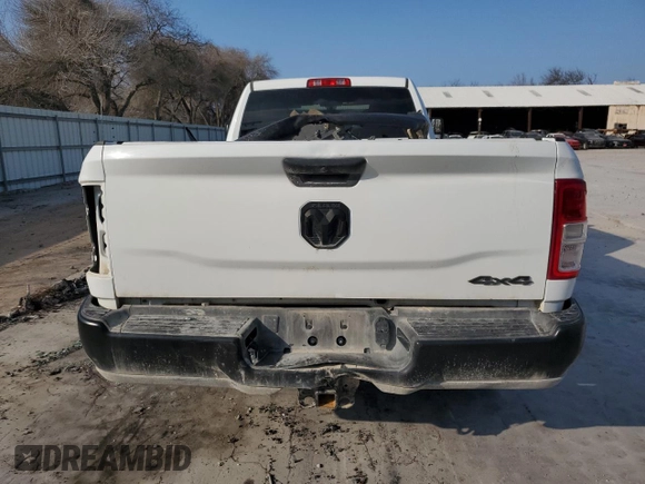 2024 Ram 2500 Tradesman z VIN 3C6UR5HLXRG139877, wystawiony jako Copart lot #44438375 z przebiegiem Nie podano mil oraz Szkoda całkowita • Salvage title. Historia ofert i sprzedaży dostępna na DreamBid. Obrazek 6.