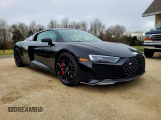 2021 Audi R8 z VIN WUAKBAFX4M7901384, wystawiony jako Copart lot #81273994 z przebiegiem 5665 mil mil oraz Tytuł czysty. Historia ofert i sprzedaży dostępna na DreamBid. Obrazek 1.