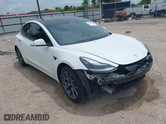 2021 Tesla Model 3 Long Range z VIN 5YJ3E1EB1MF975824, wystawiony jako IAAI lot #42146968 z przebiegiem 97 570 mil mil oraz . Historia ofert i sprzedaży dostępna na DreamBid. Obrazek 1.