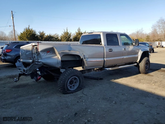 2002 GMC Sierra 2500HD SLE with VIN 1GTHK23U82F243580, listed as a Copart auction lot 82602404 with 156,832 mi miles and Salvage Title. Bid and sale history available at carsss.com. Image 3.