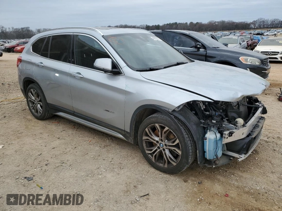 2016 BMW X1 xDrive28i z VIN WBXHT3C30GP883538, wystawiony jako Copart lot #46283315 z przebiegiem 70 696 mil mil oraz Szkoda całkowita • Salvage title. Historia ofert i sprzedaży dostępna na DreamBid. Obrazek 4.