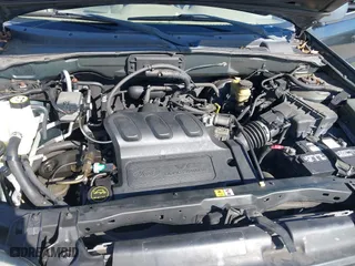 2004 Ford Escape XLT with VIN 1FMCU03184DA00828, listed as a IAAI auction lot 42021621 with 164,667 mi miles. Bid and sale history available at carsss.com. Image 10.