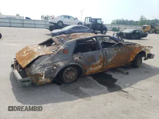 1985 Cadillac Seville z VIN 1G6KS6988FE825863, wystawiony jako Copart lot #52723115 z przebiegiem Nie podano mil oraz Szkoda całkowita • Salvage title. Historia ofert i sprzedaży dostępna na DreamBid. Obrazek 3.