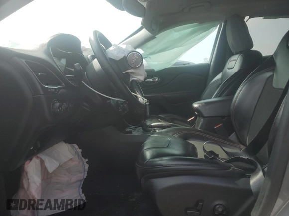 2019 Jeep Cherokee Trailhawk with VIN 1C4PJMBX6KD425554, listed as a Copart auction lot 61097135 with 97,452 mi miles and Salvage title. Bid and sale history available at DreamBid. Image 7.