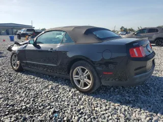 2010 Ford Mustang V6 z VIN 1ZVBP8ENXA5179334, wystawiony jako Copart lot #57404715 z przebiegiem 109 012 mil mil oraz Szkoda całkowita • Salvage title. Historia ofert i sprzedaży dostępna na DreamBid. Obrazek 2.