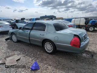 2005 Lincoln Town Car Signature z VIN 1LNHM81W75Y608000, wystawiony jako Copart lot #51570675 z przebiegiem 107 860 mil mil oraz Szkoda całkowita • Salvage title. Historia ofert i sprzedaży dostępna na DreamBid. Obrazek 2.