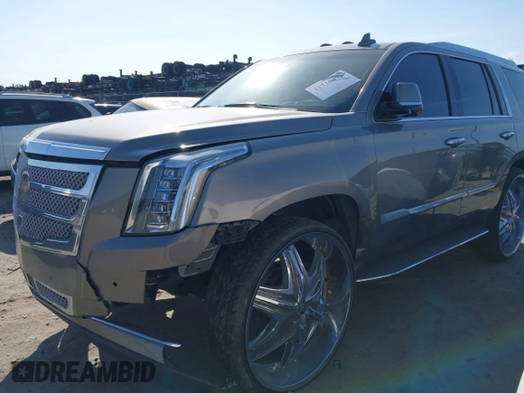 2018 Cadillac Escalade Luxury z VIN 1GYS3BKJ8JR378155, wystawiony jako IAAI lot #41735073 z przebiegiem 97 739 mil mil oraz . Historia ofert i sprzedaży dostępna na DreamBid. Obrazek 6.