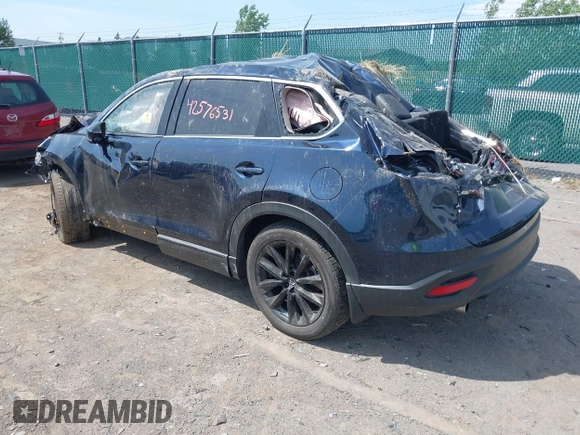 2023 Mazda CX-9 Touring Plus z VIN JM3TCBAY3P0637700, wystawiony jako IAAI lot #42576531 z przebiegiem 19 483 mil mil oraz . Historia ofert i sprzedaży dostępna na DreamBid. Obrazek 3.