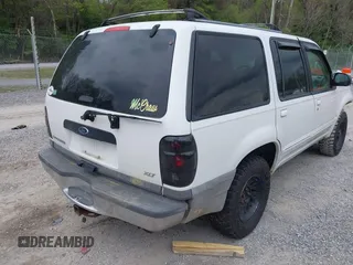 1999 Ford Explorer XLT z VIN 1FMZU34E1XZA39121, wystawiony jako IAAI lot #42107728 z przebiegiem 194 374 mil mil oraz . Historia ofert i sprzedaży dostępna na DreamBid. Obrazek 4.