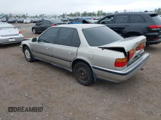 1991 Honda Accord LX z VIN JHMCB7655MC000372, wystawiony jako IAAI lot #42372597 z przebiegiem 153 129 mil mil oraz . Historia ofert i sprzedaży dostępna na DreamBid. Obrazek 3.
