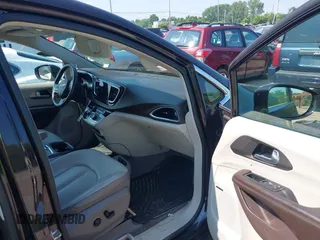 2018 Chrysler Pacifica Touring L Plus with VIN 2C4RC1EG2JR314847, listed as a IAAI auction lot 42716082 with 92,544 mi miles and . Bid and sale history available at DreamBid. Image 5.