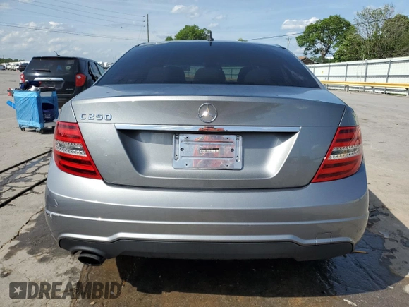 2013 Mercedes-Benz C 250 Sport z VIN WDDGF4HB5DR247239, wystawiony jako Copart lot #55534235 z przebiegiem 150 674 mil mil oraz Szkoda całkowita • Salvage title. Historia ofert i sprzedaży dostępna na DreamBid. Obrazek 6.