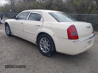 2005 Chrysler 300 with VIN 2C3JA63H25H686717, listed as a IAAI auction lot 41925750 with 230,196 mi miles. Bid and sale history available at carsss.com. Image 3.