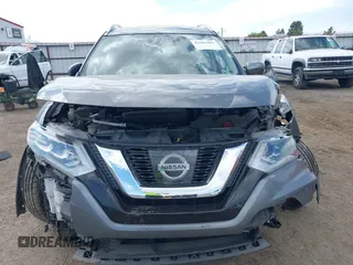 2017 Nissan Rogue SL z VIN JN8AT2MV9HW018040, wystawiony jako IAAI lot #42363401 z przebiegiem 76 020 mil mil oraz . Historia ofert i sprzedaży dostępna na DreamBid. Obrazek 12.