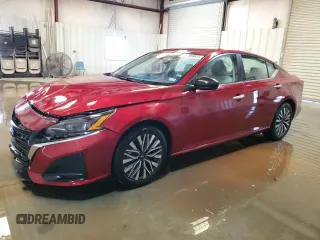 2025 Nissan Altima SV z VIN 1N4BL4DV9SN307773, wystawiony jako Copart lot #60673195 z przebiegiem 20 278 mil mil oraz Czysty tytuł • Clean title. Historia ofert i sprzedaży dostępna na DreamBid. Obrazek 1.