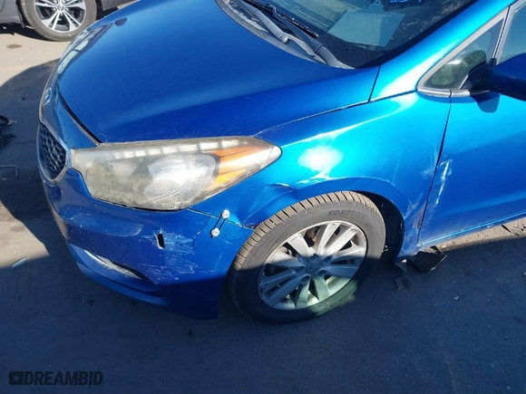 2015 Kia Forte EX with VIN KNAFX4A84F5322568, listed as a IAAI auction lot 41291072 with 151,164 mi miles. Bid and sale history available at carsss.com. Image 6.