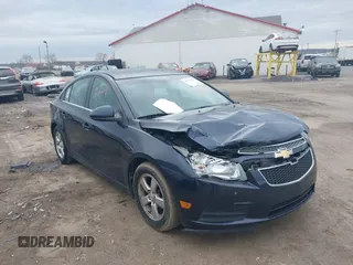 2014 Chevrolet Cruze 1LT z VIN 1G1PC5SB1E7248119, wystawiony jako IAAI lot #41653001 z przebiegiem 142 043 mil mil oraz . Historia ofert i sprzedaży dostępna na DreamBid. Obrazek 6.