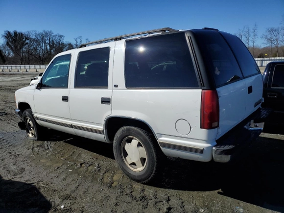 1998 Chevrolet Tahoe with VIN 1GNEK13R8WJ372101, listed as a Copart auction lot 42957075 with 174,853 mi miles and Salvage Title. Bid and sale history available at carsss.com. Image 2.