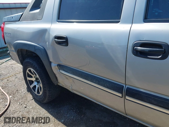 2004 Chevrolet Avalanche Z66 z VIN 3GNEC12T64G264908, wystawiony jako IAAI lot #42514551 z przebiegiem 250 862 mil mil oraz . Historia ofert i sprzedaży dostępna na DreamBid. Obrazek 6.