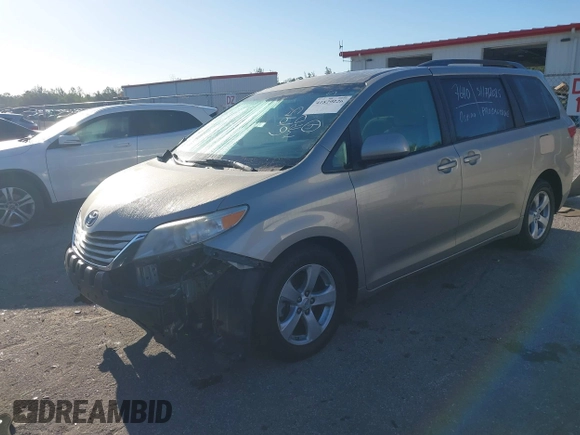 2017 Toyota Sienna LE Auto Access Seat with VIN 5TDKZ3DC5HS786195, listed as a IAAI auction lot 41829226 with 138,047 mi miles. Bid and sale history available at carsss.com. Image 2.