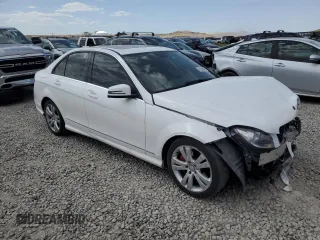 2013 Mercedes-Benz C 300 Sport z VIN WDDGF8AB1DR286864, wystawiony jako Copart lot #62366405 z przebiegiem 107 546 mil mil oraz Szkoda całkowita • Salvage title. Historia ofert i sprzedaży dostępna na DreamBid. Obrazek 4.