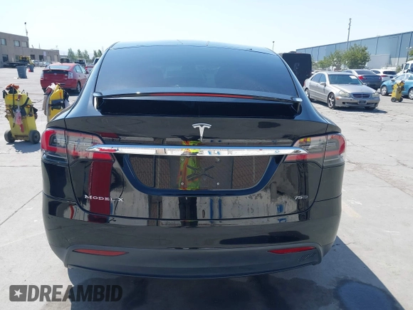 2017 Tesla Model X 90D z VIN 5YJXCBE23HF027198, wystawiony jako IAAI lot #42439451 z przebiegiem 111 122 mil mil oraz . Historia ofert i sprzedaży dostępna na DreamBid. Obrazek 16.