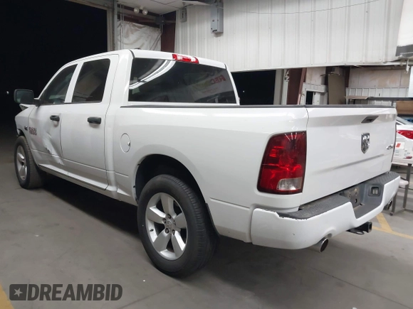 2013 Ram 1500 Express z VIN 1C6RR7KT0DS596371, wystawiony jako IAAI lot #42484590 z przebiegiem 132 743 mil mil oraz . Historia ofert i sprzedaży dostępna na DreamBid. Obrazek 3.