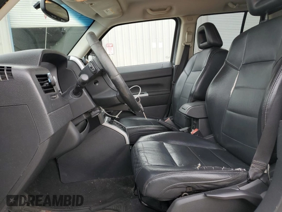 2008 Jeep Patriot Limited with VIN 1J8FT48W28D700911, listed as a Copart auction lot 47452615 with 152,602 mi miles and Salvage Title. Bid and sale history available at DreamBid. Image 7.