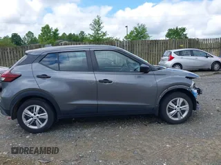 2023 Nissan Kicks S z VIN 3N1CP5BV9PL571677, wystawiony jako IAAI lot #42247459 z przebiegiem 45 799 mil mil oraz . Historia ofert i sprzedaży dostępna na DreamBid. Obrazek 14.