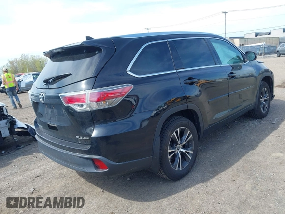 2016 Toyota Highlander XLE z VIN 5TDJKRFH3GS269861, wystawiony jako IAAI lot #42199493 z przebiegiem 94 237 mil mil oraz . Historia ofert i sprzedaży dostępna na DreamBid. Obrazek 4.