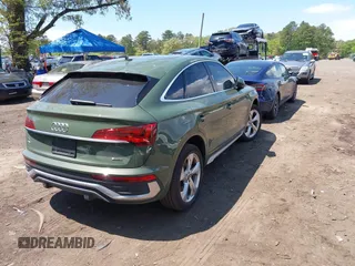 2024 Audi Q5 Sportback S line Premium Plus z VIN WA15AAFY2R2049587, wystawiony jako IAAI lot #42188180 z przebiegiem 11 987 mil mil oraz . Historia ofert i sprzedaży dostępna na DreamBid. Obrazek 4.