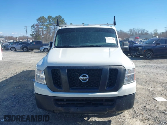 2020 Nissan NV Cargo SV z VIN 1N6BF0KM5LN809313, wystawiony jako IAAI lot #41863076 z przebiegiem 127 505 mil mil oraz . Historia ofert i sprzedaży dostępna na DreamBid. Obrazek 12.