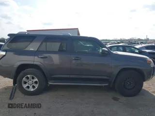 2014 Toyota 4Runner SR5 z VIN JTEZU5JR0E5071498, wystawiony jako IAAI lot #42050372 z przebiegiem 109 448 mil mil oraz . Historia ofert i sprzedaży dostępna na DreamBid. Obrazek 13.