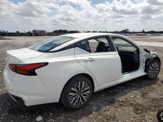 2025 Nissan Altima SV with VIN 1N4BL4DV1SN354778, listed as a Copart auction lot 52277935 with 0 mi miles and Non Repairable. Bid and sale history available at carsss.com. Image 3.