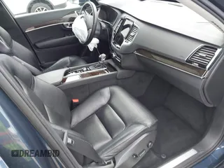 2018 Volvo XC90 Momentum with VIN YV4A22PK6J1215876, listed as a IAAI auction lot 41720316 with 87,015 mi miles. Bid and sale history available at carsss.com. Image 5.