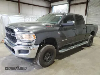 2019 Ram 2500 Tradesman z VIN 3C6UR5CL1KG691166, wystawiony jako Copart lot #48669335 z przebiegiem 109 357 mil mil oraz Szkoda całkowita • Salvage title. Historia ofert i sprzedaży dostępna na DreamBid. Obrazek 1.